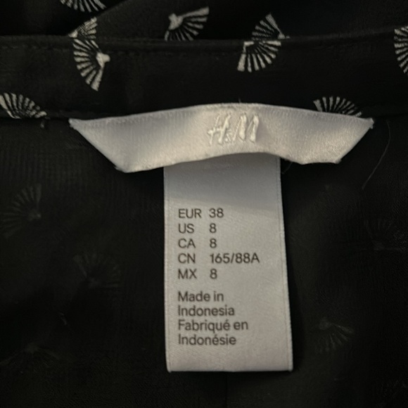 Elegant Black Patterned Dress - Picture 4 of 4